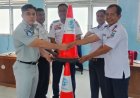 Jasa Raharja Cabang Solok Serahkan Traffic Cone ke Dishub Dharmasraya, Perkuat Keselamatan Lalu Lintas